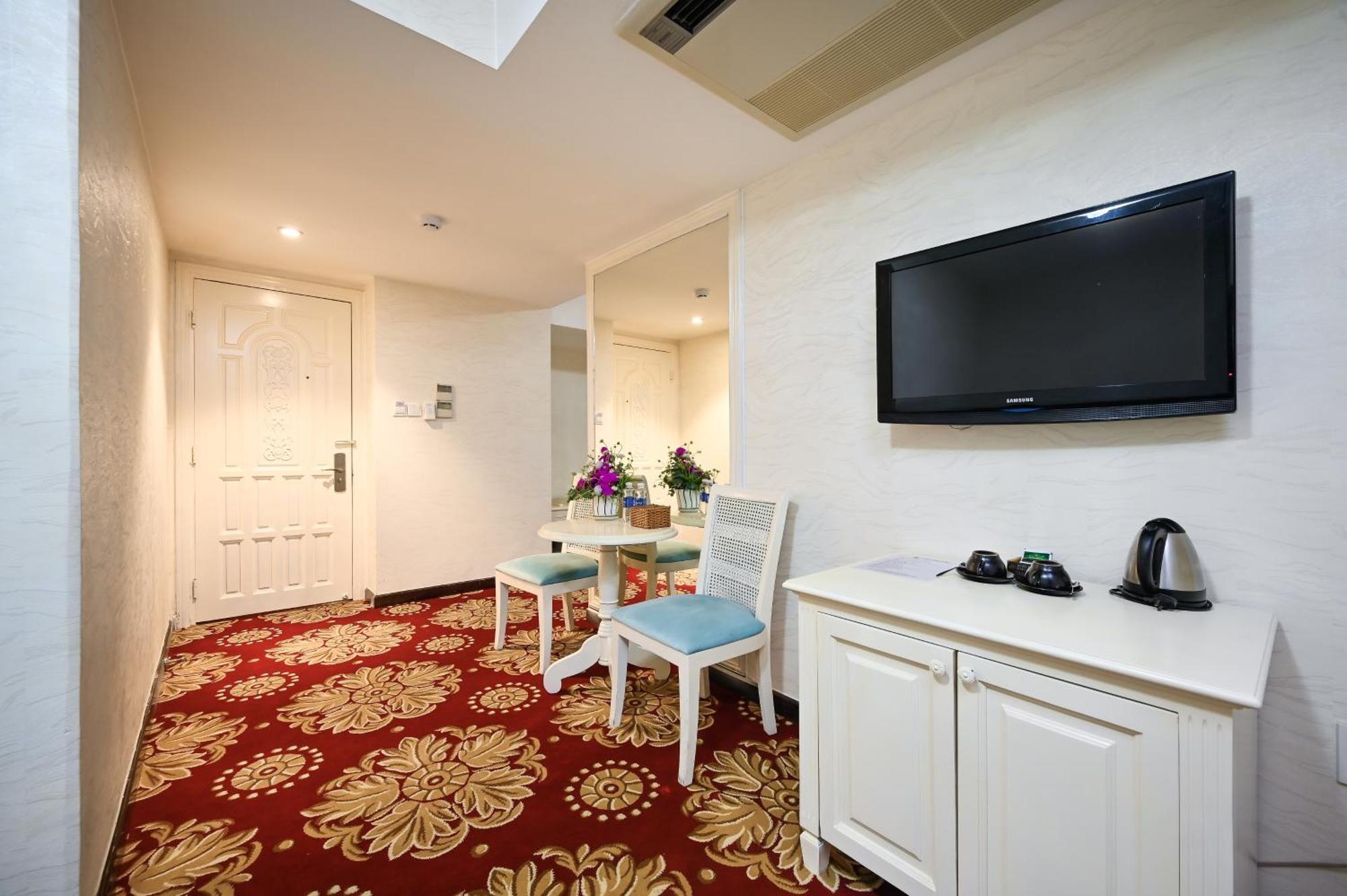 California Saigon Hotel & Rooftop Pool Πόλη Χο Τσι Μινχ Εξωτερικό φωτογραφία