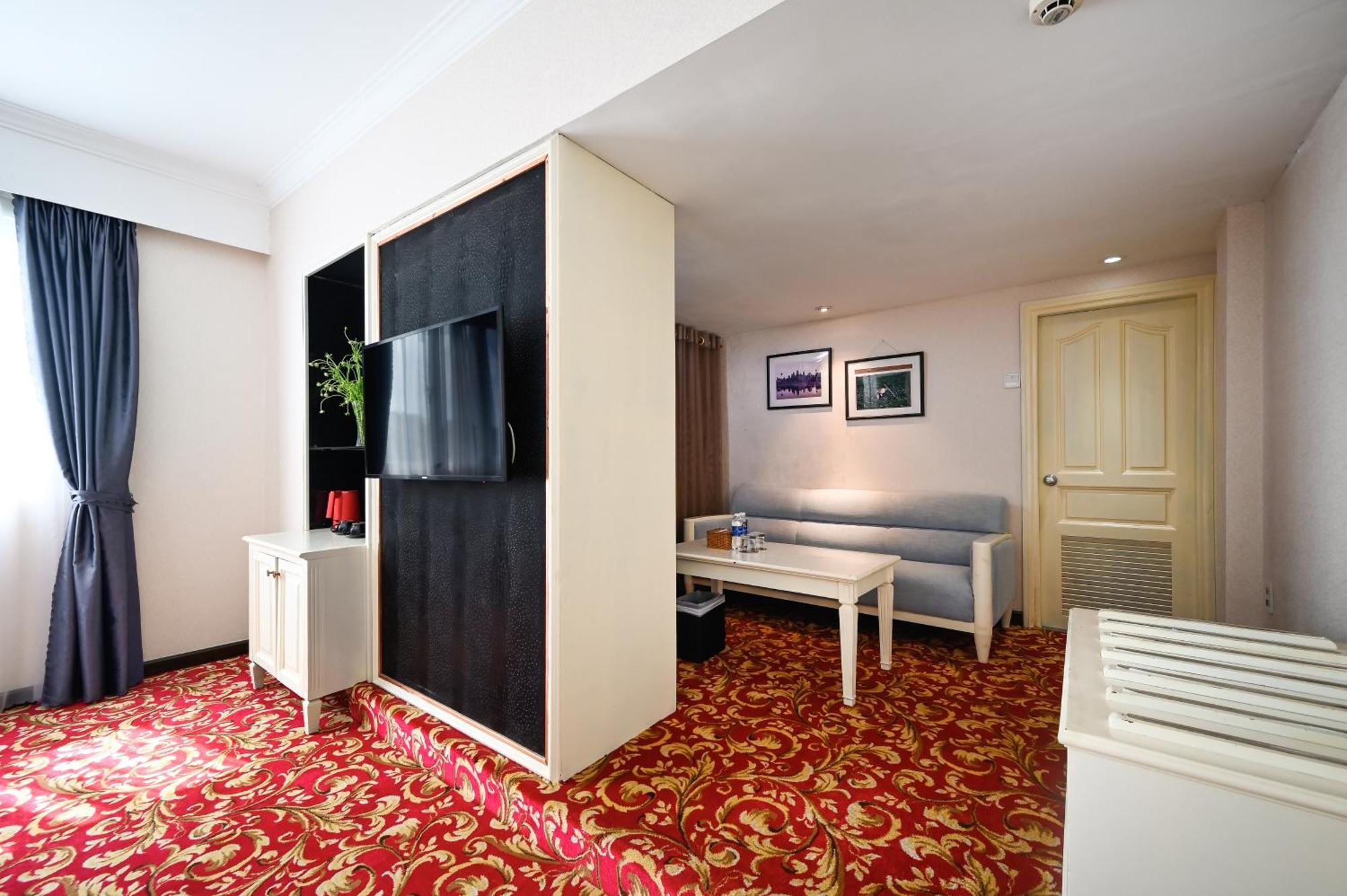 California Saigon Hotel & Rooftop Pool Πόλη Χο Τσι Μινχ Εξωτερικό φωτογραφία