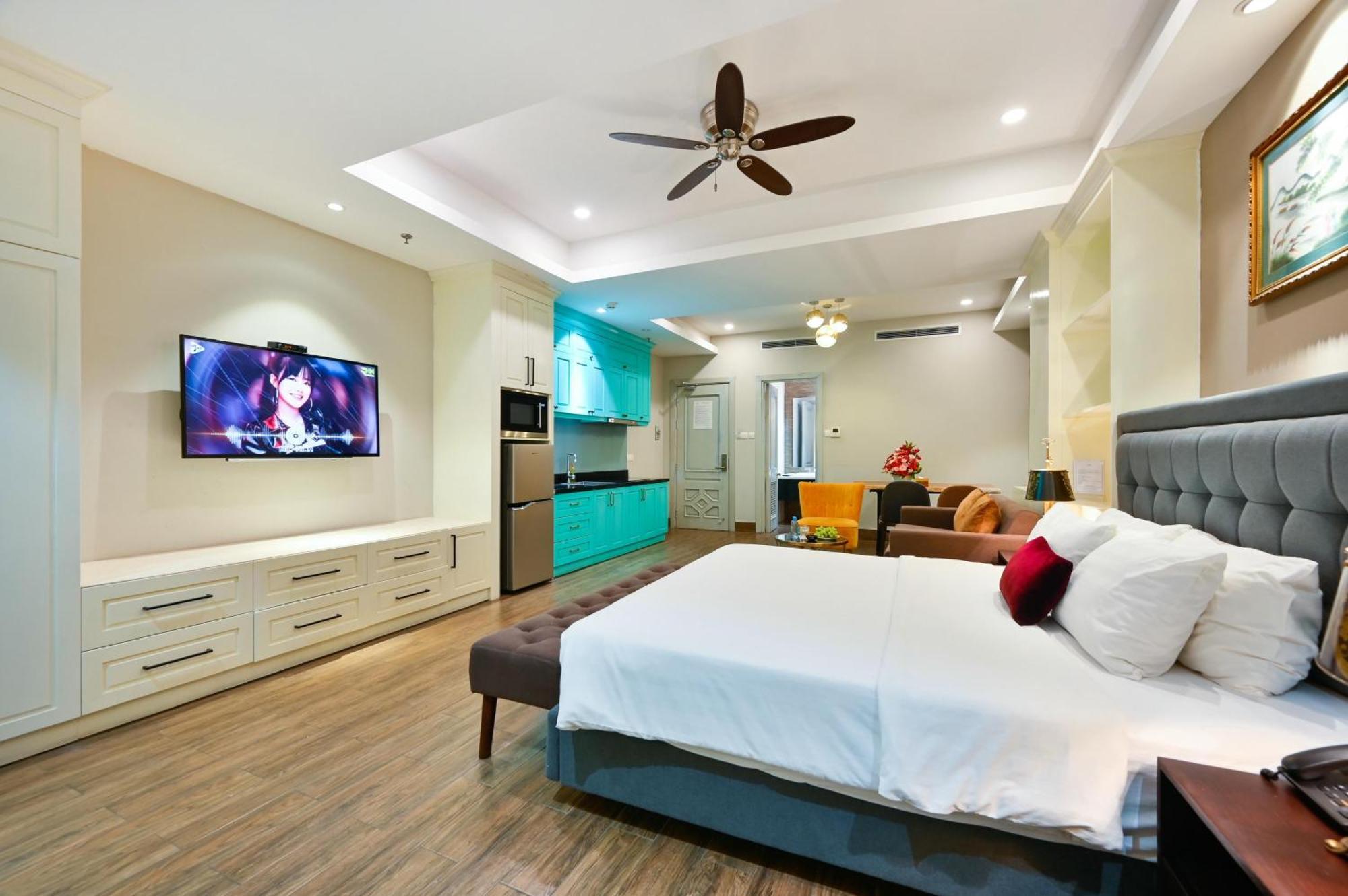 California Saigon Hotel & Rooftop Pool Πόλη Χο Τσι Μινχ Εξωτερικό φωτογραφία