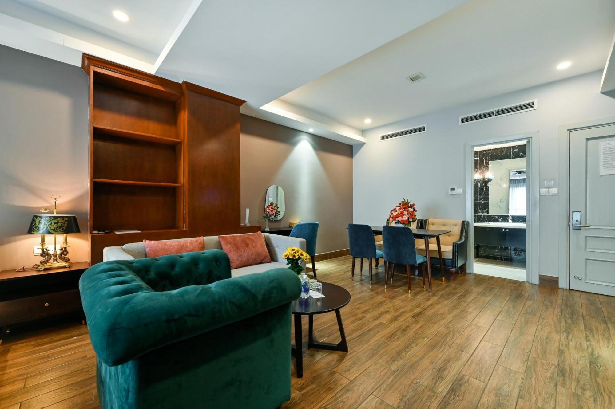 California Saigon Hotel & Rooftop Pool Πόλη Χο Τσι Μινχ Εξωτερικό φωτογραφία