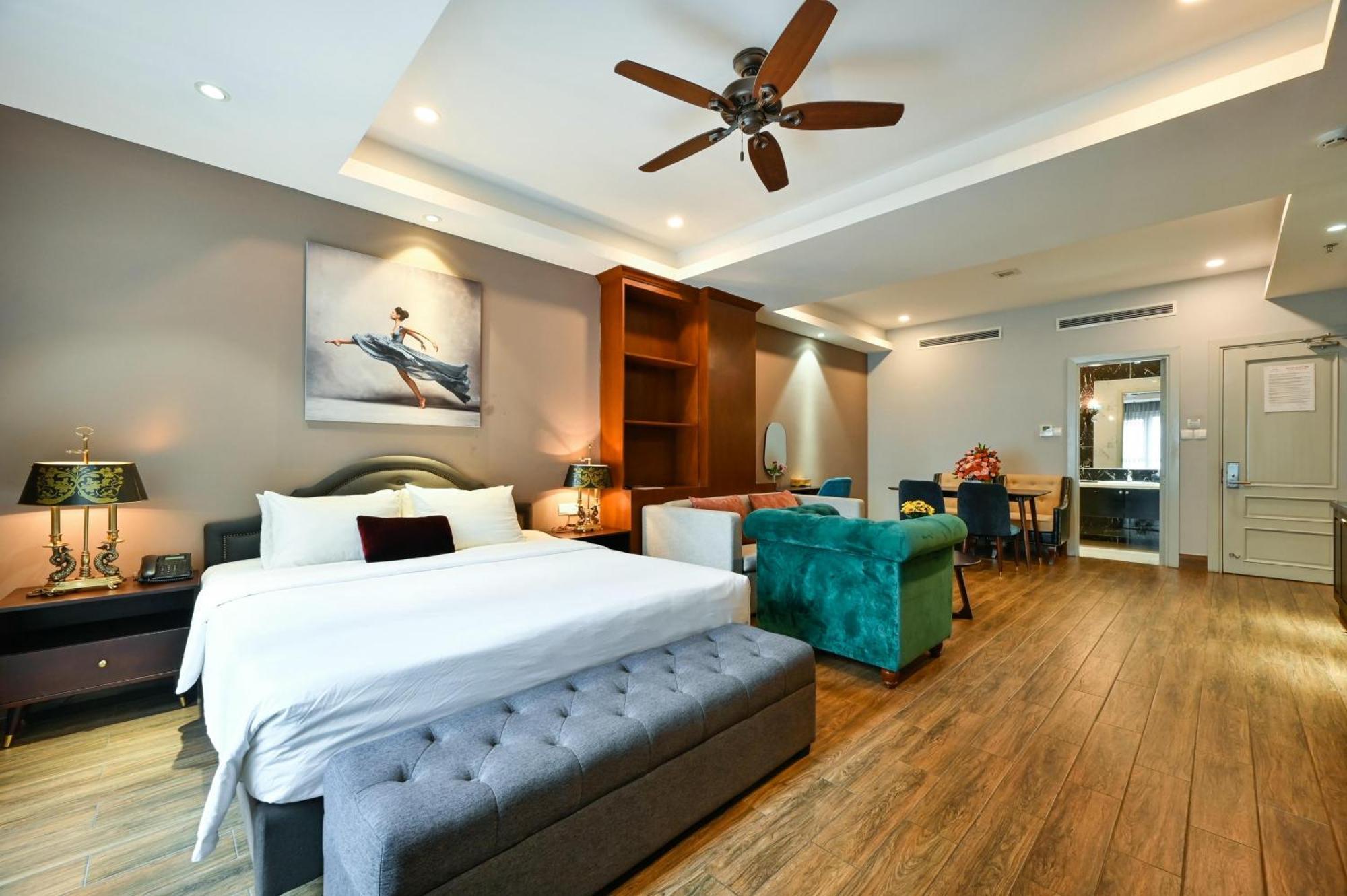 California Saigon Hotel & Rooftop Pool Πόλη Χο Τσι Μινχ Εξωτερικό φωτογραφία